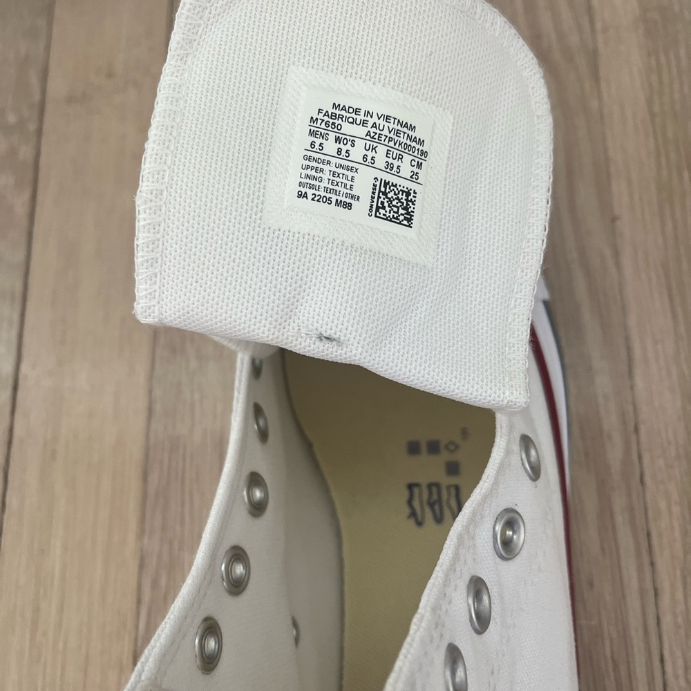 Women’s Converse White High-Top Sneakers Classic Design (size 8.5) - Picture 5 of 5